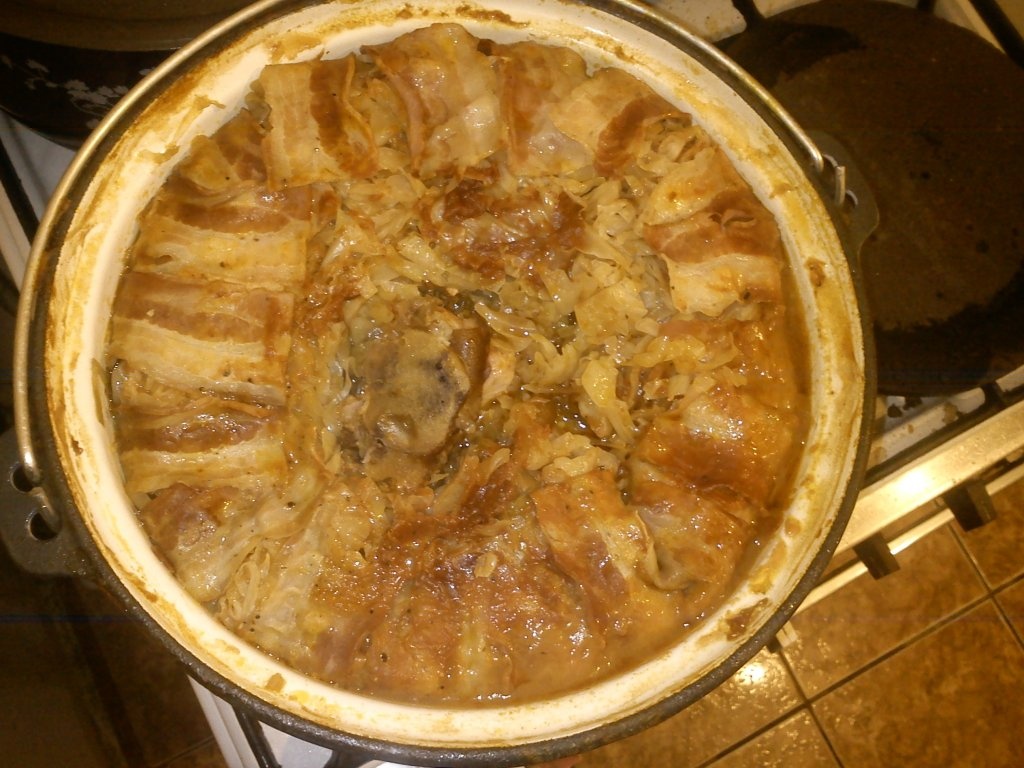 Sarmale cu ciolan de porc invelite in bacon