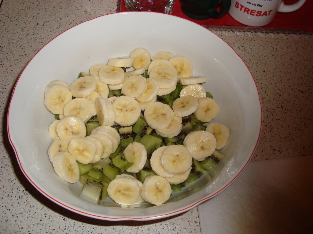 Salata de fructe cu frisca