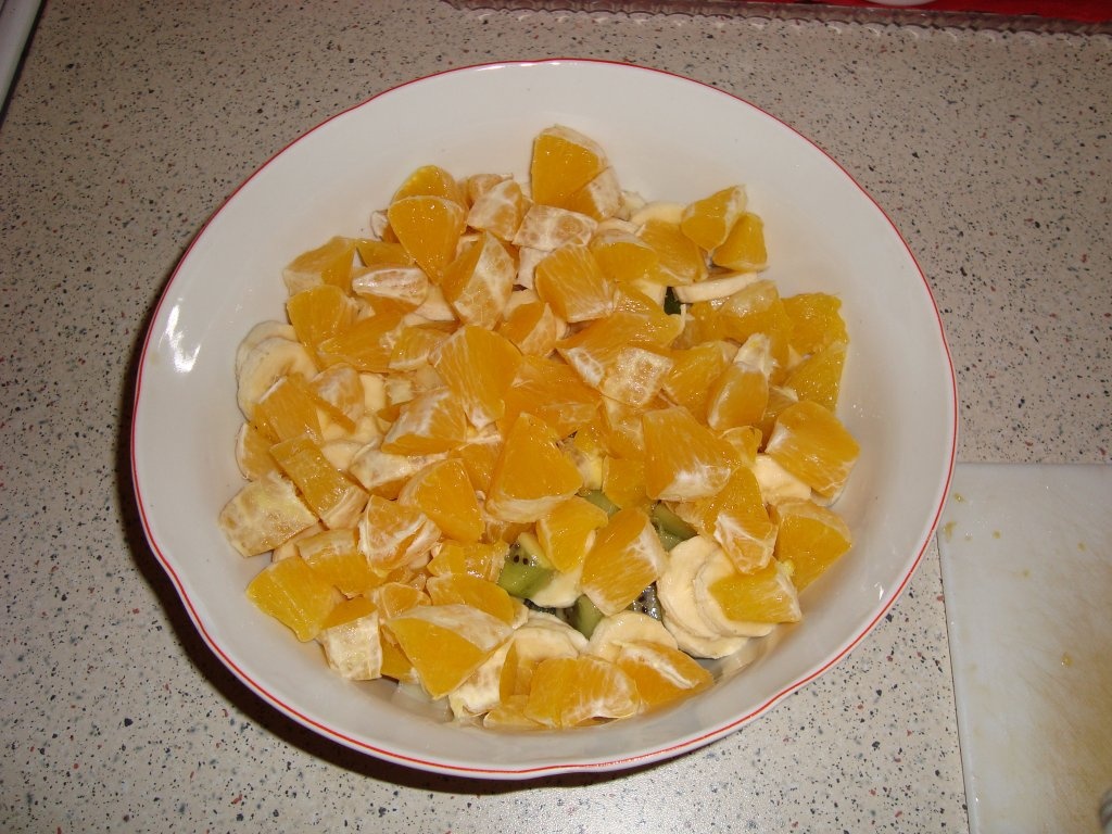 Salata de fructe cu frisca