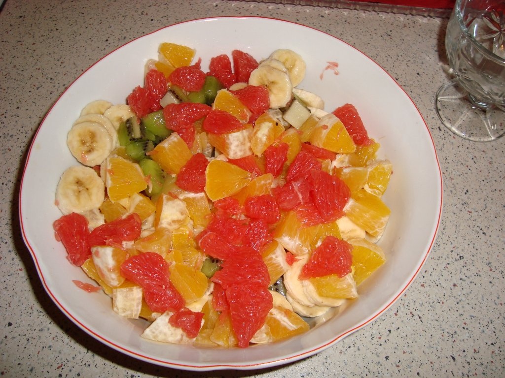 Salata de fructe cu frisca