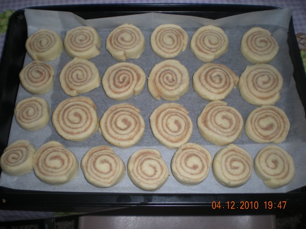 Cinnamon Rolls-Reteta Laurei Adamache