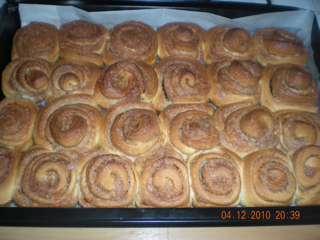 Cinnamon Rolls-Reteta Laurei Adamache