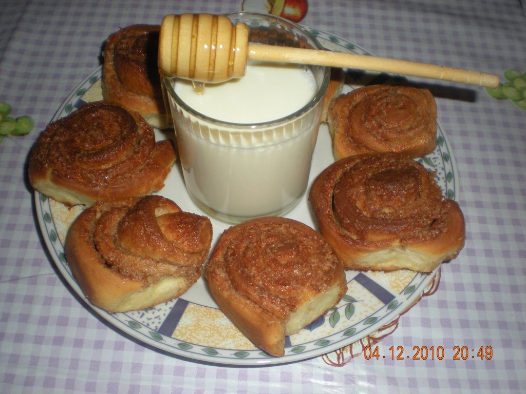 Cinnamon Rolls-Reteta Laurei Adamache