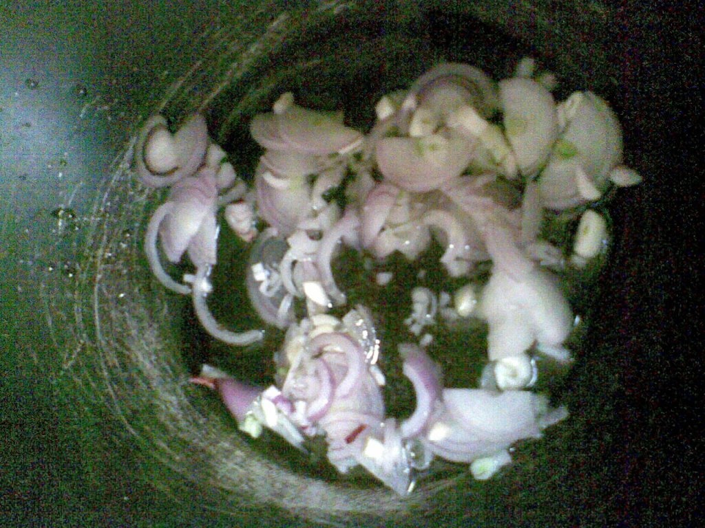 Piept de curcan in manta de bacon, pe pat de ciuperci