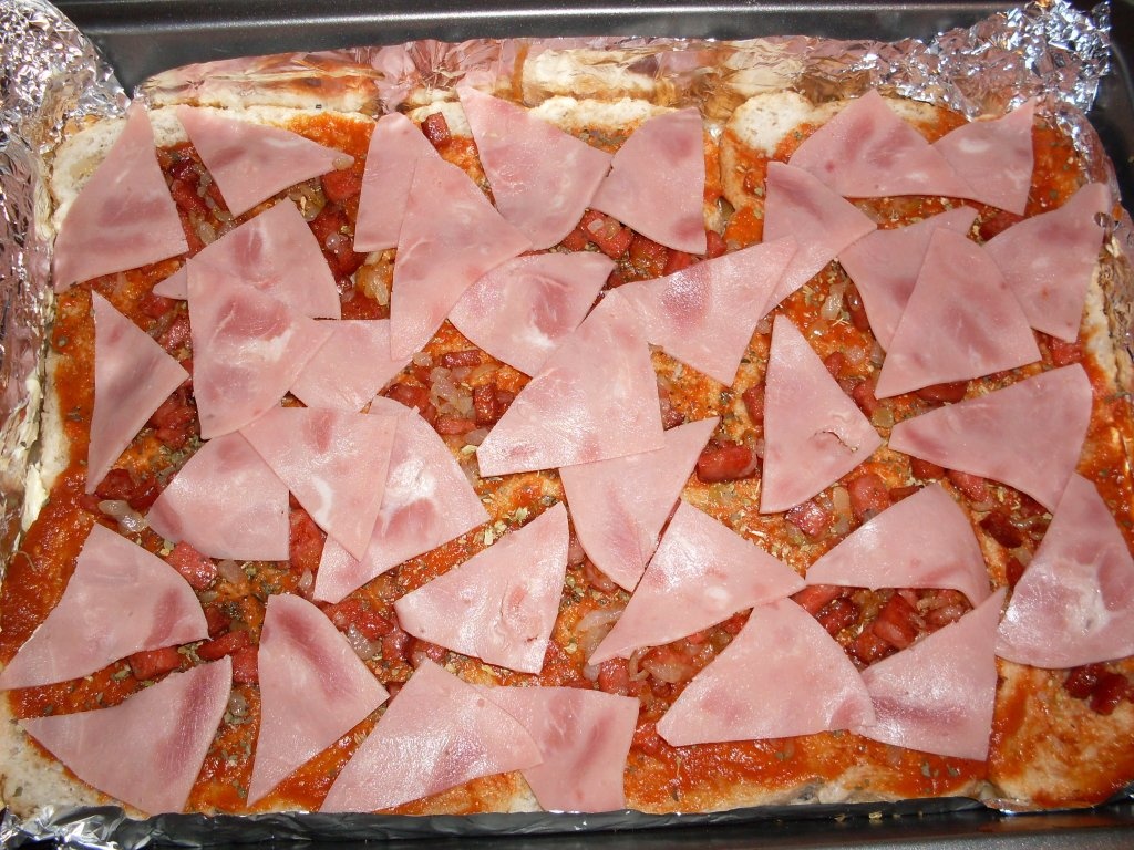 Pizza din paine feliata