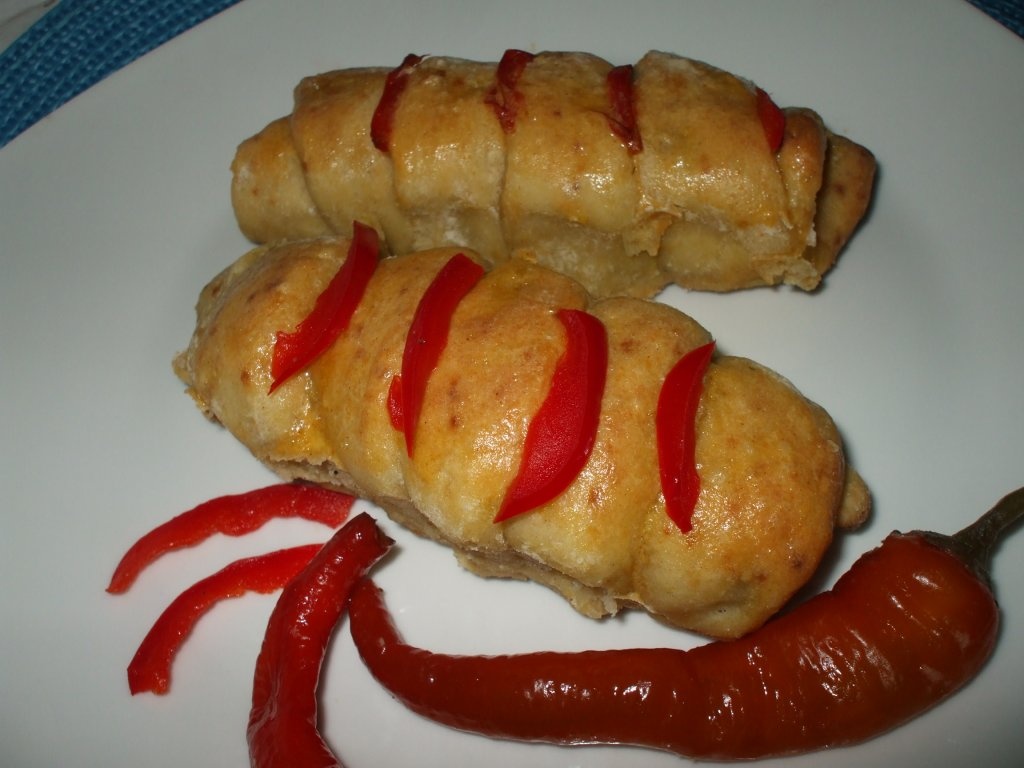 Carnaciori in halat de branza si cartofi