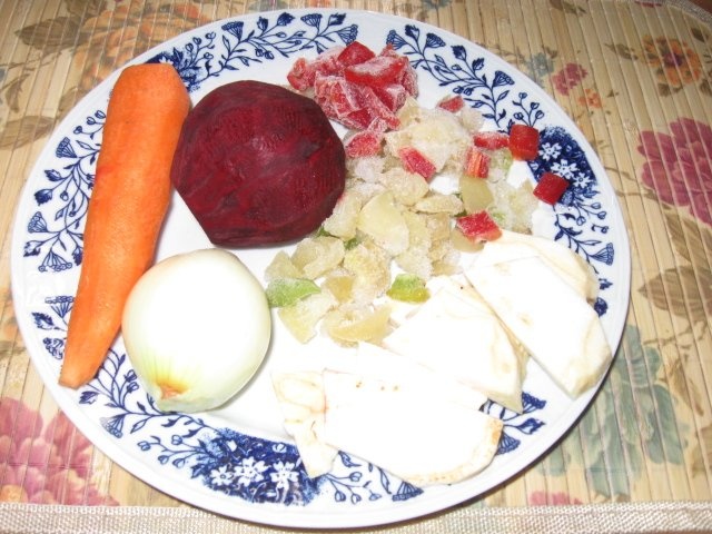 Ciorba de cartofi cu sfecla rosie si tarhon