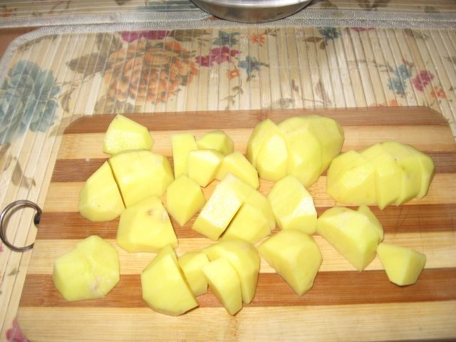 Ciorba de cartofi cu sfecla rosie si tarhon