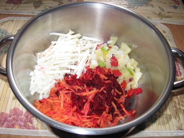 Ciorba de cartofi cu sfecla rosie si tarhon