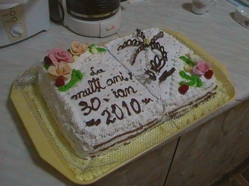 Idee pentru tort in forma de carte