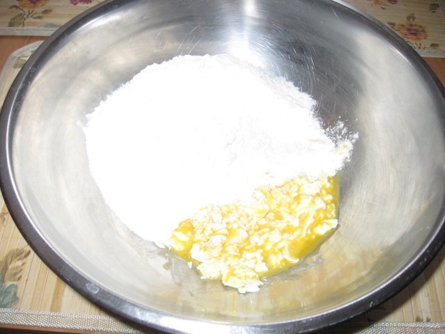 Specialitatea casei Tarta cu fructe de padure