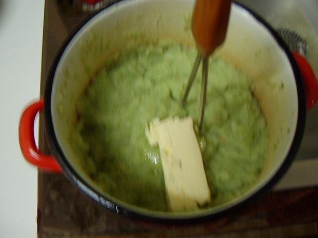 Snitel vienez cu piure de cartofi cu broccoli