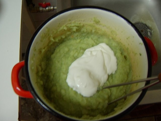 Snitel vienez cu piure de cartofi cu broccoli