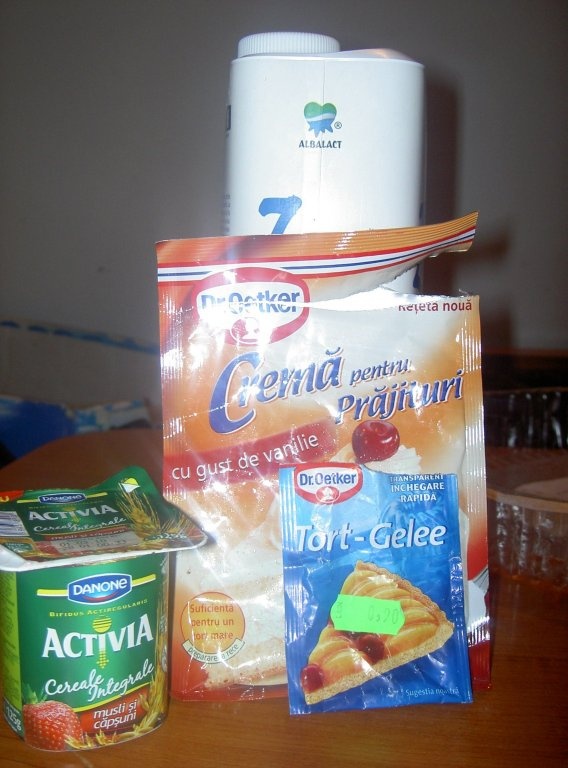 tort cu iaurt de fructe