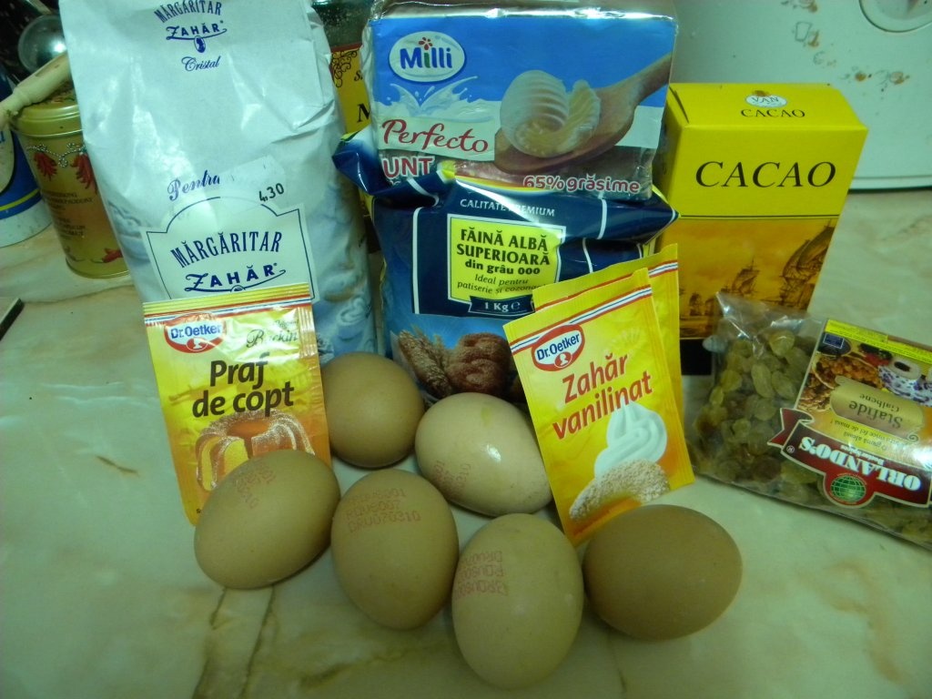 Guguluf cu cacao si ciocolata