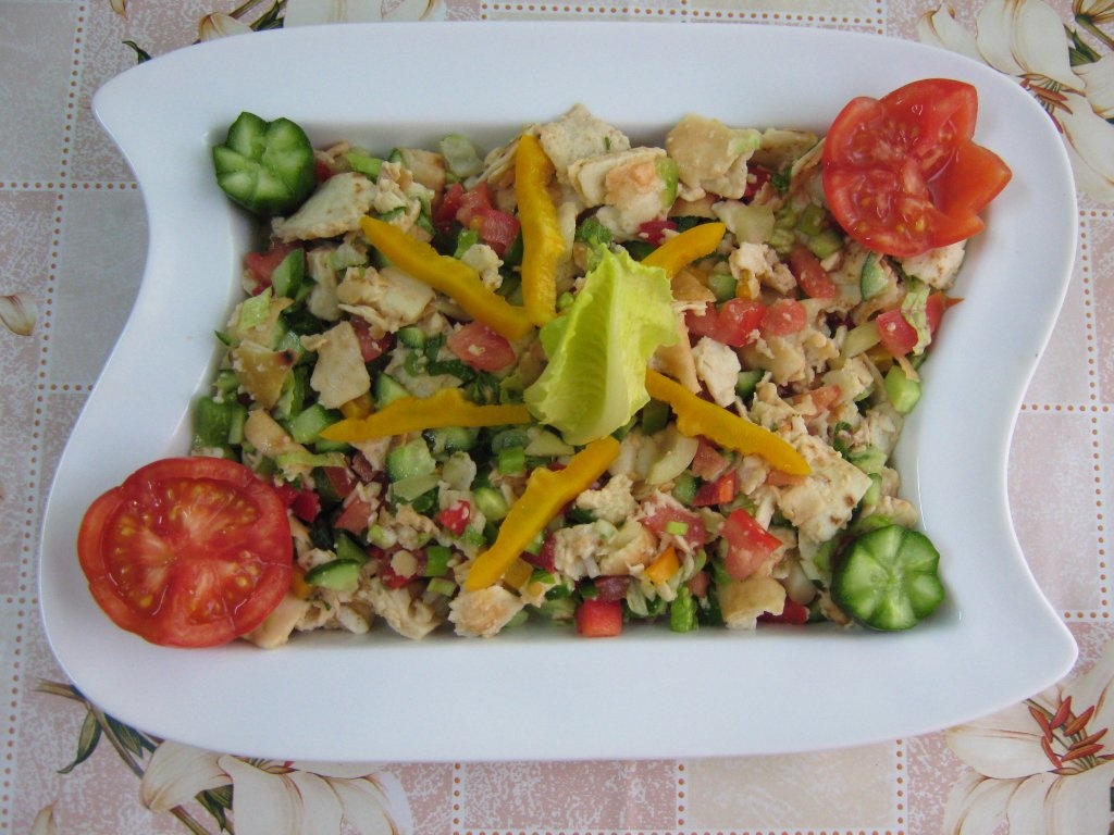 Fatoush -Salata de paine ( specific tarilor arabe)