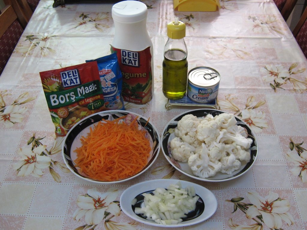Ciorbita de conopida cu morcovi si bors