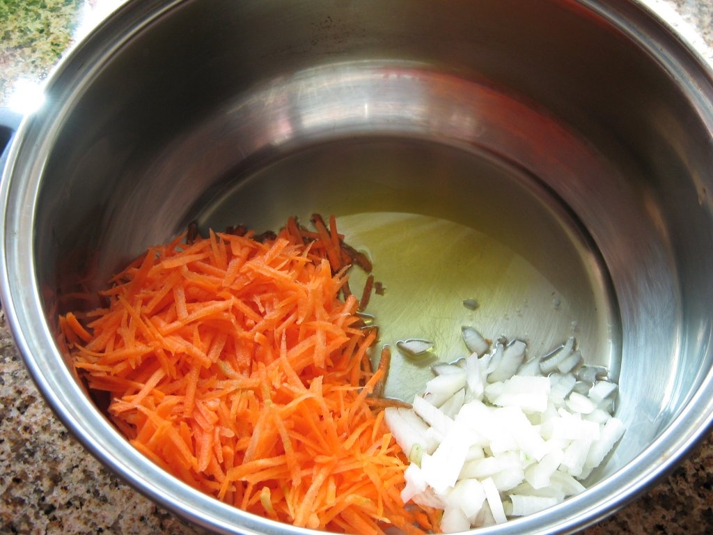 Ciorbita de conopida cu morcovi si bors