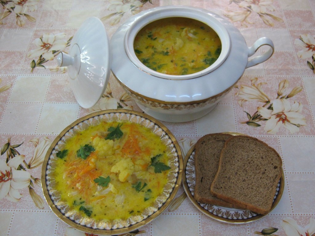 Ciorbita de conopida cu morcovi si bors