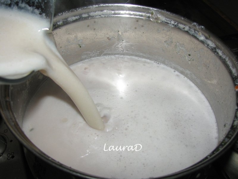 Chowder cu piept de curcan, linte verde si porumb