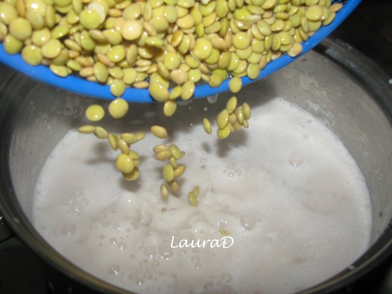 Chowder cu piept de curcan, linte verde si porumb