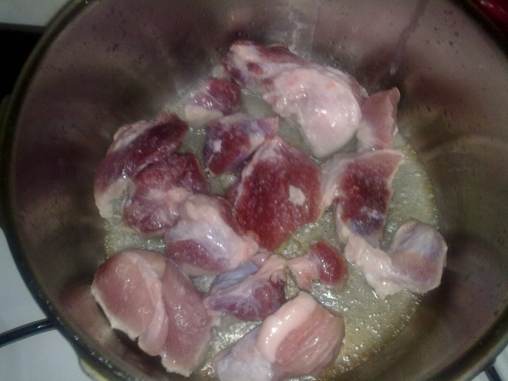 Tocanita cu carnita de porc si cartofi inimosi