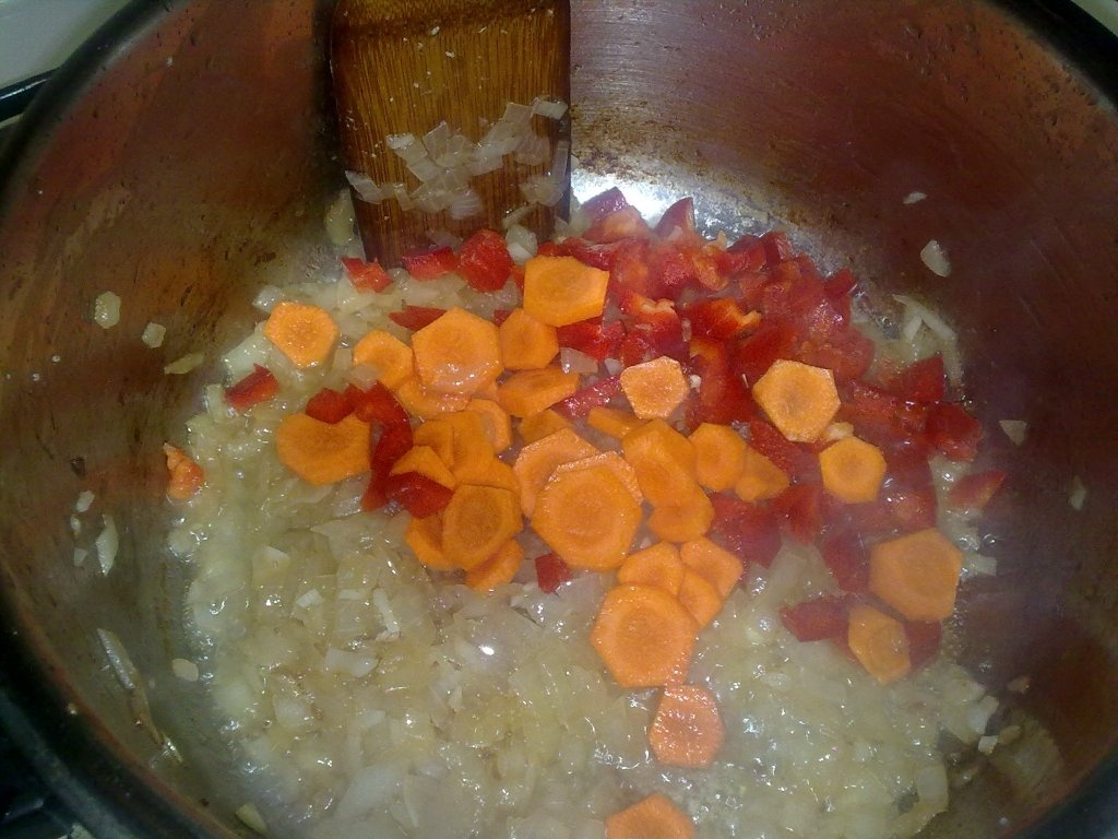 Tocanita cu carnita de porc si cartofi inimosi