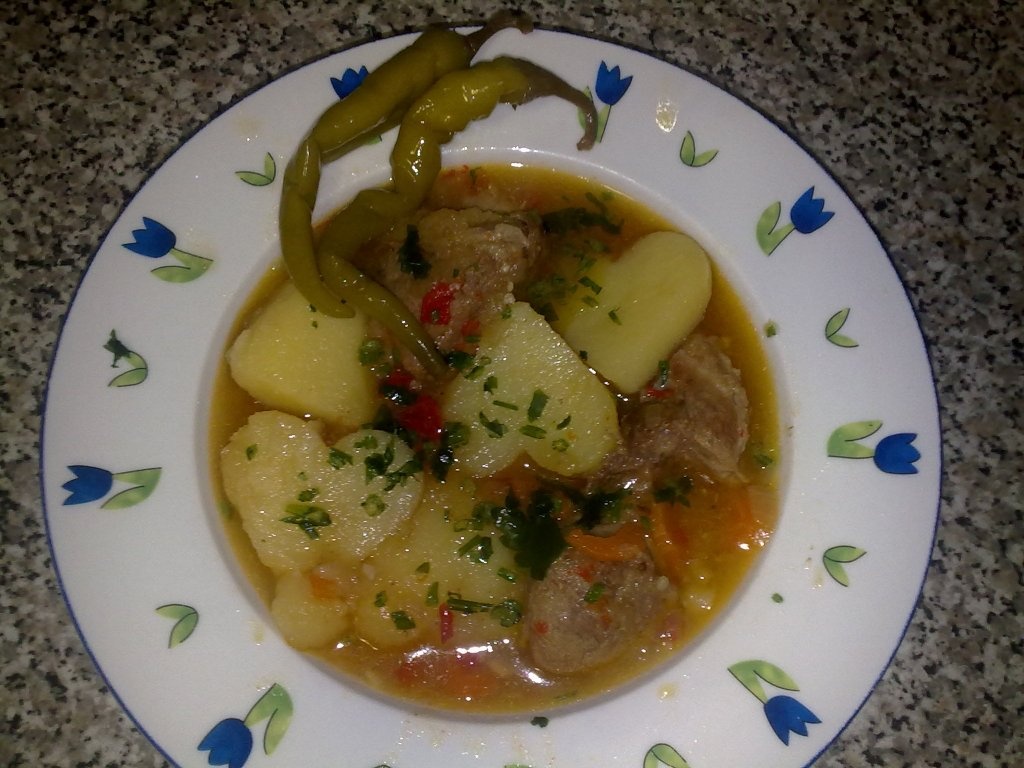 Tocanita cu carnita de porc si cartofi inimosi