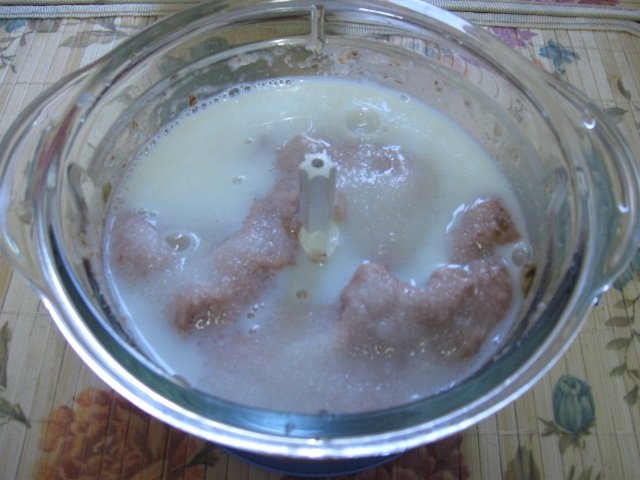 Pere umplute cu inghetata