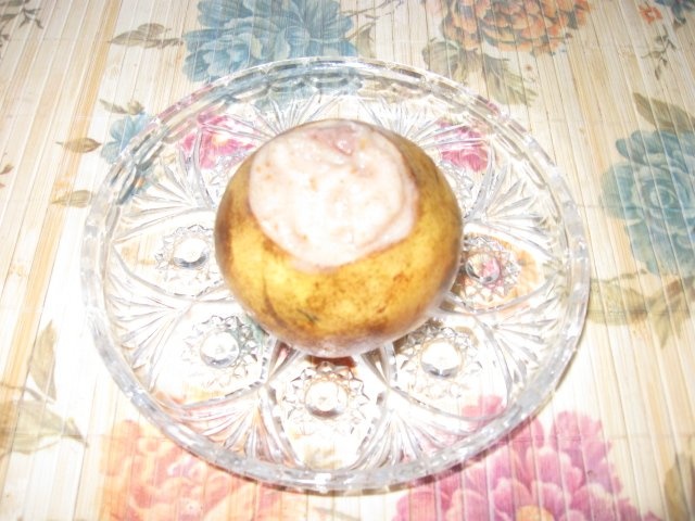 Pere umplute cu inghetata