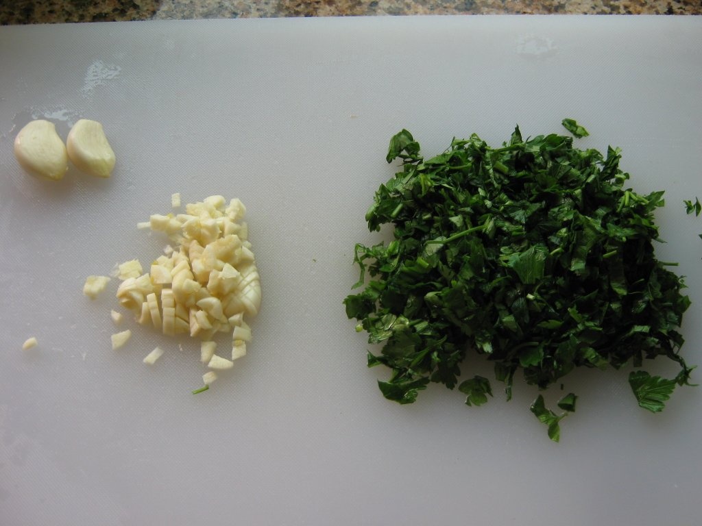 Ficatei de pui cu usturoi si frunza de patrunjel