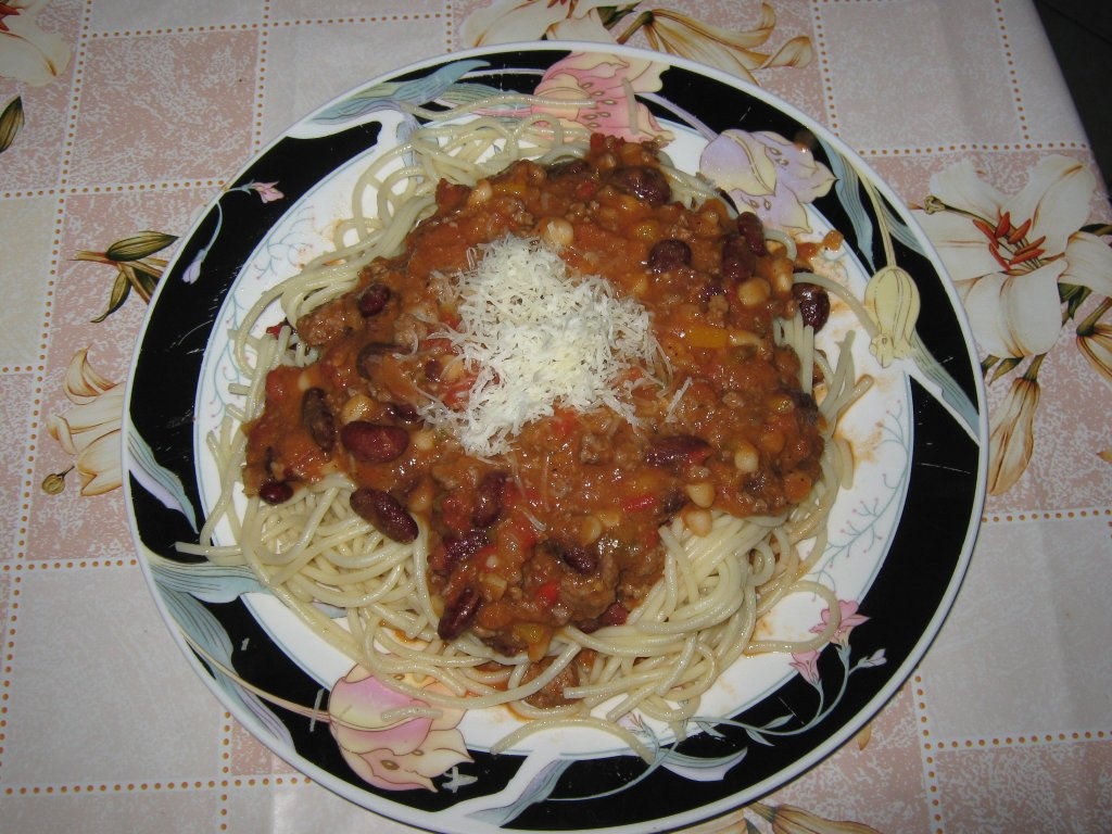 Spaghete cu sos de chilli