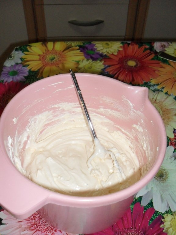 Tort ,,Inimioara cu fructe,,