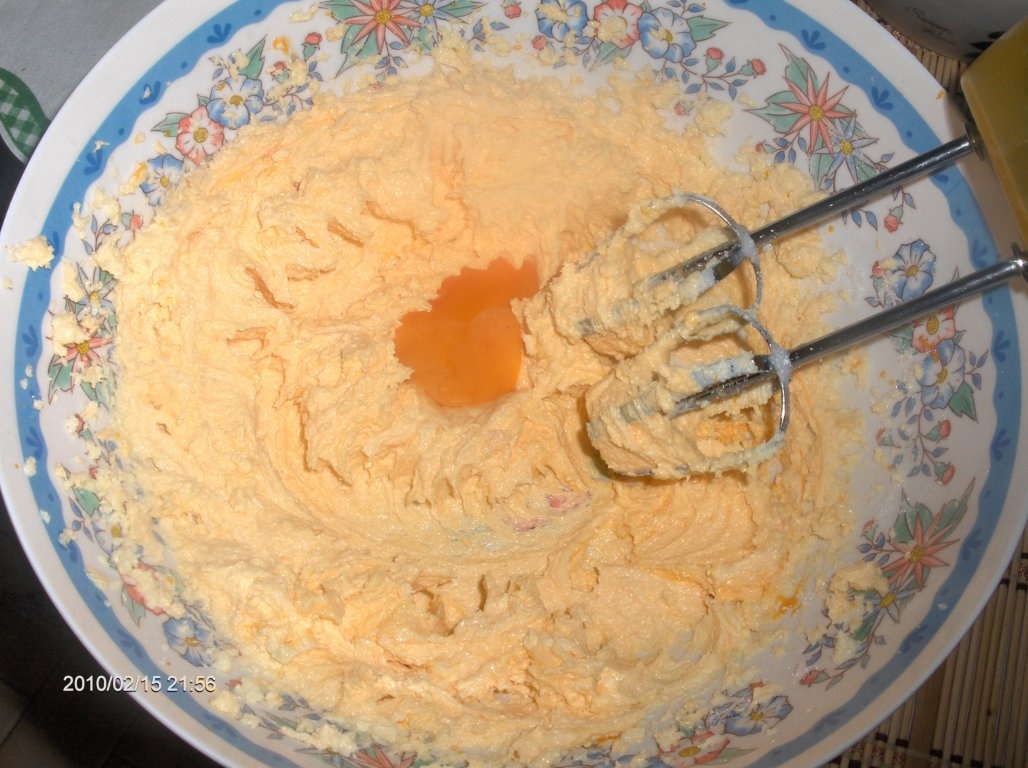 Prajitura de iaurt cu capsuni si vin de Porto