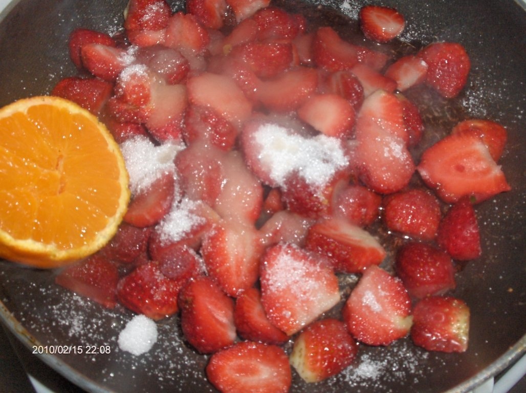 Prajitura de iaurt cu capsuni si vin de Porto