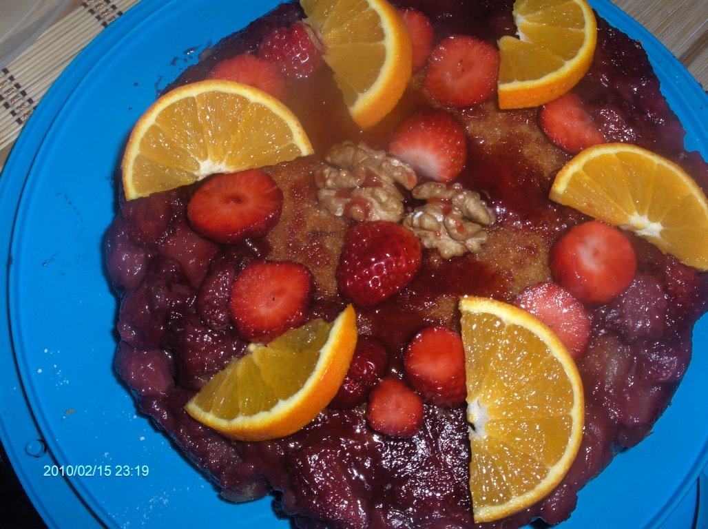 Prajitura de iaurt cu capsuni si vin de Porto