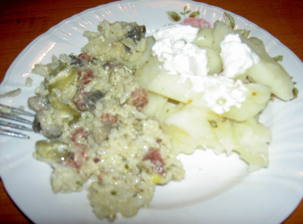 ciupercute cu orez si  cartofi nature