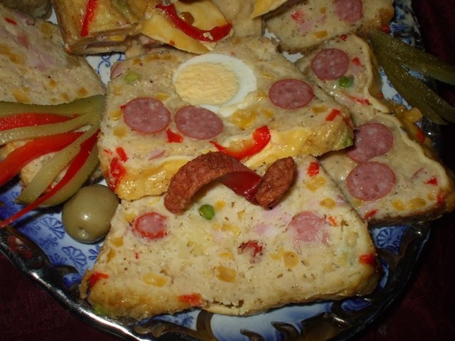 Chec de cascaval cu cabanos si oua