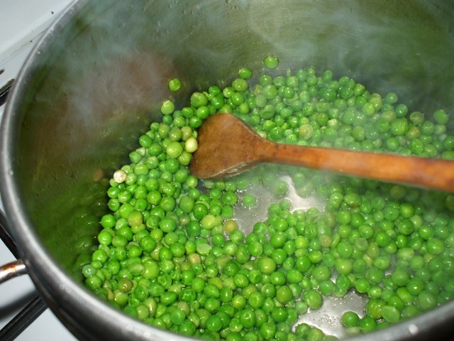 Friptura de porc la tava cu bere si inele glasate