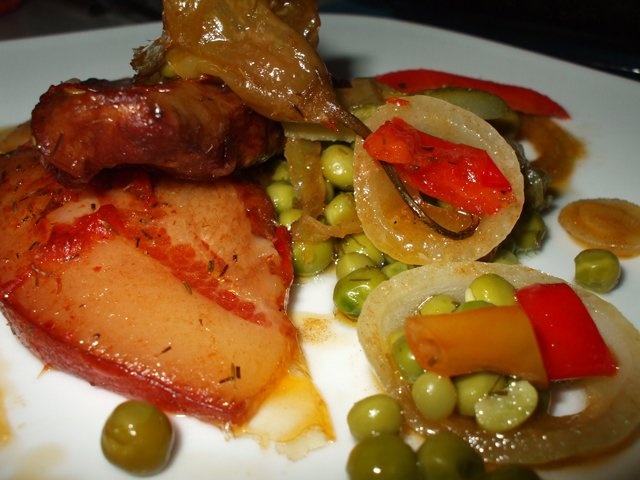 Friptura de porc la tava cu bere si inele glasate