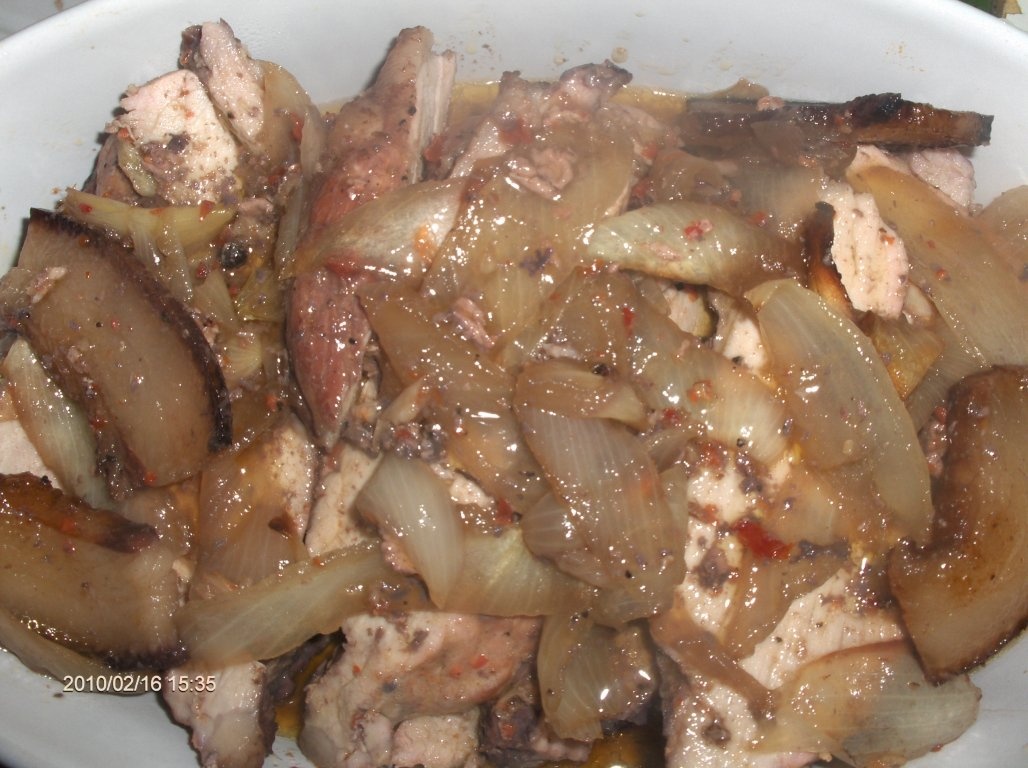 Muschi in vin rosu la cuptor cu chipsuri si sos  de lamaie