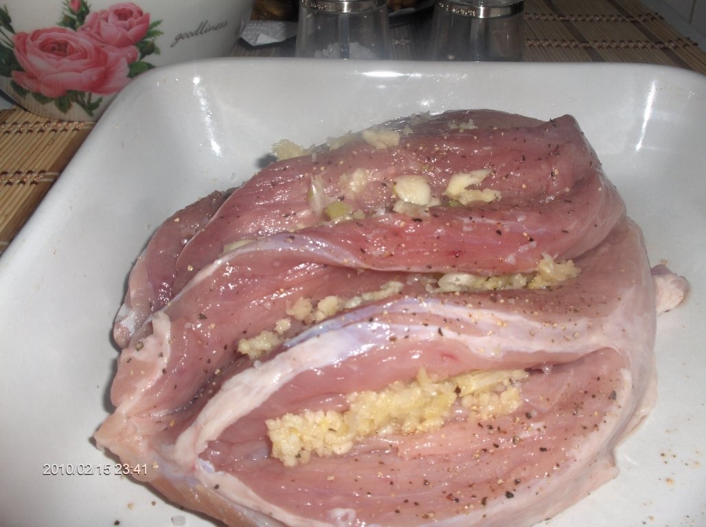 Muschi in vin rosu la cuptor cu chipsuri si sos  de lamaie