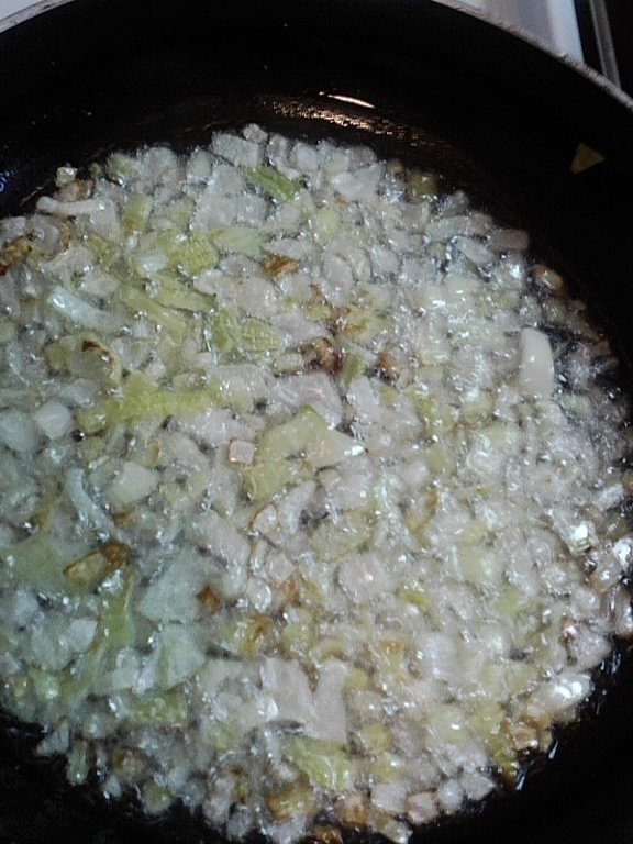 Mazare cu garnitura de cartofi si salata