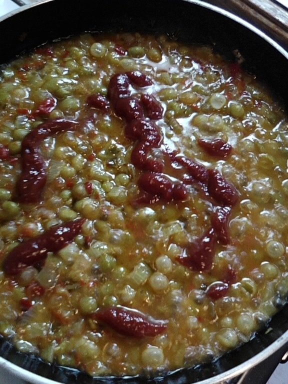 Mazare cu garnitura de cartofi si salata