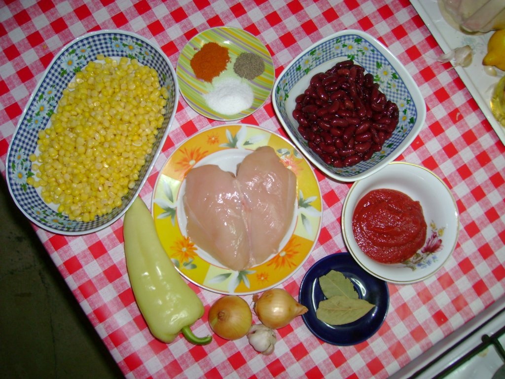 Tortillas umplute cu piept de pui picant