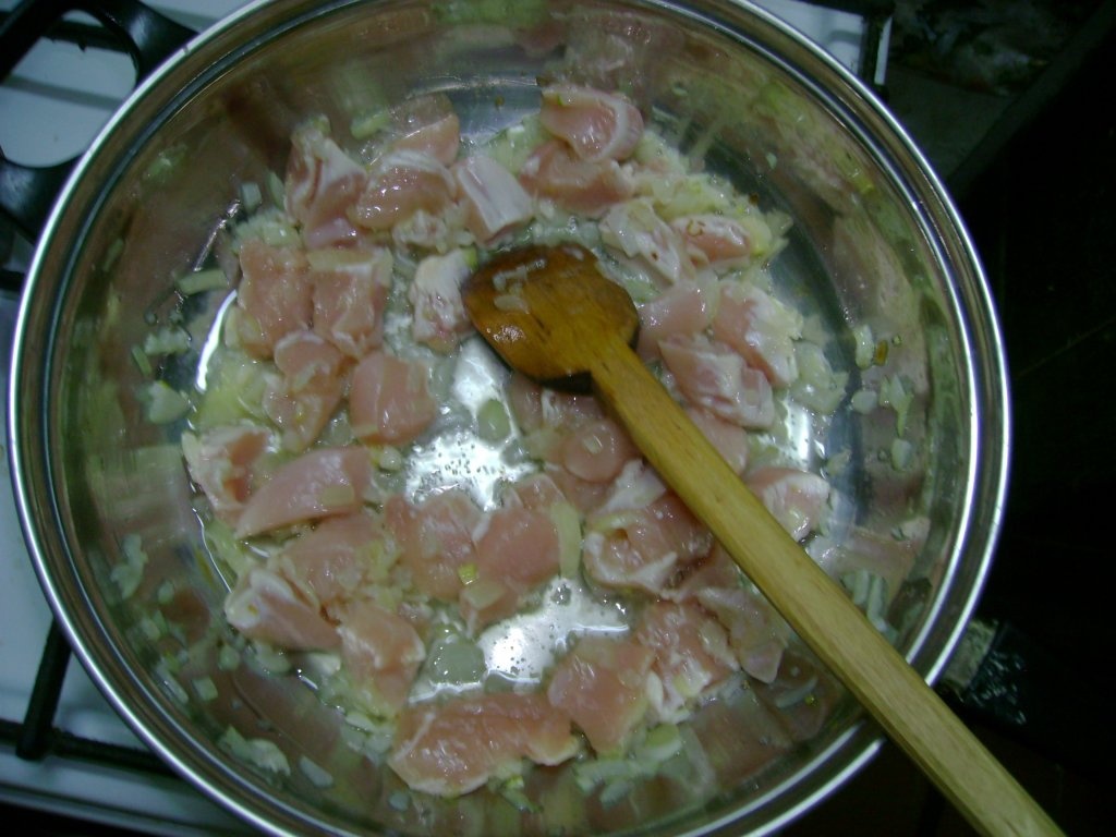 Tortillas umplute cu piept de pui picant