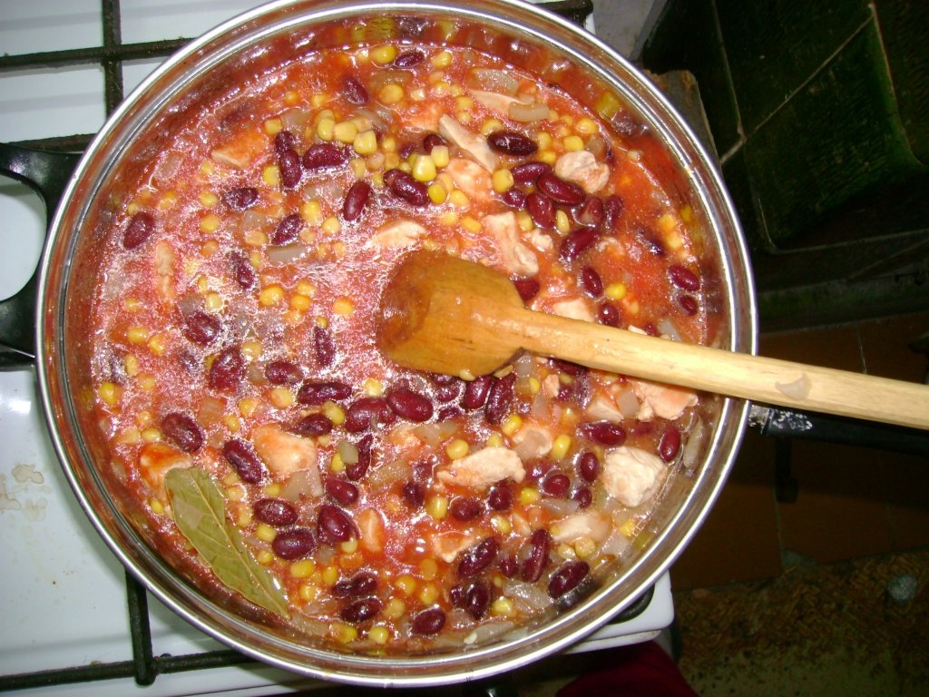 Tortillas umplute cu piept de pui picant