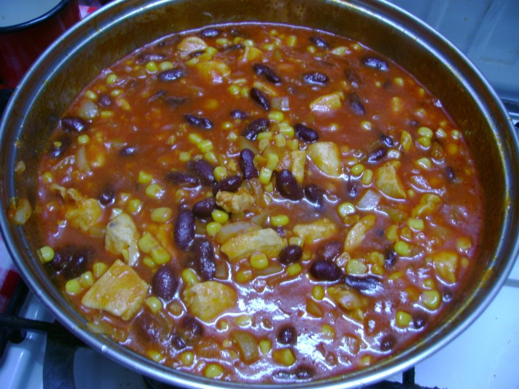 Tortillas umplute cu piept de pui picant