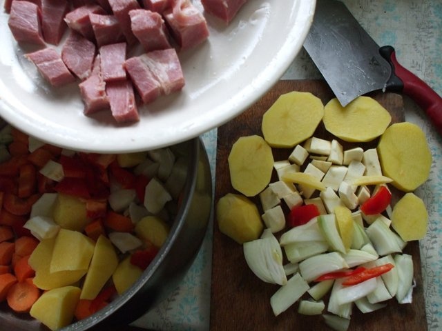 Bors taranesc cu carne afumata