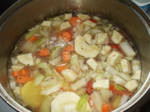 Bors taranesc cu carne afumata